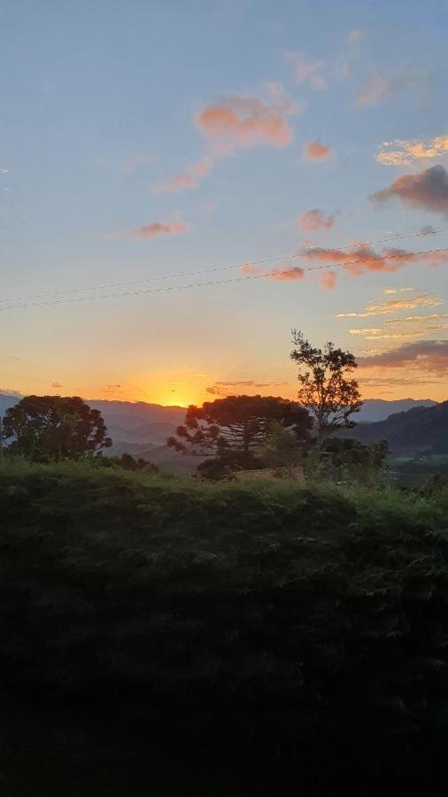 Casa Na Montanha A 500 Metros Da Pedra Do Bau Homestay *